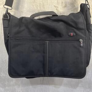 Victorinox Werks WT 2.0 Lightweight Travel Messenger Horizontal Tote Bag Black
